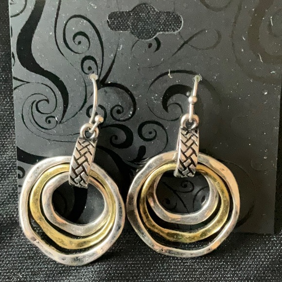 Faux Pearl Necklace, & 3 Pairs of Earrings, Beautiful 🔥🔥🔥🔥 $21 - Picture 3 of 7